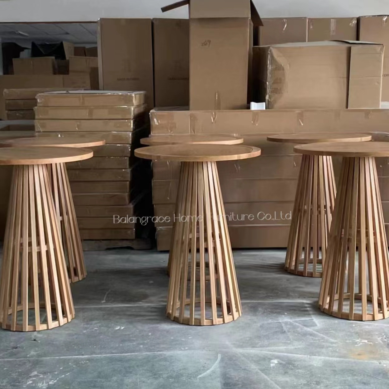 High quality luxury wedding furniture event party rental solid wood  pillar base round wooden top cocktail bar table