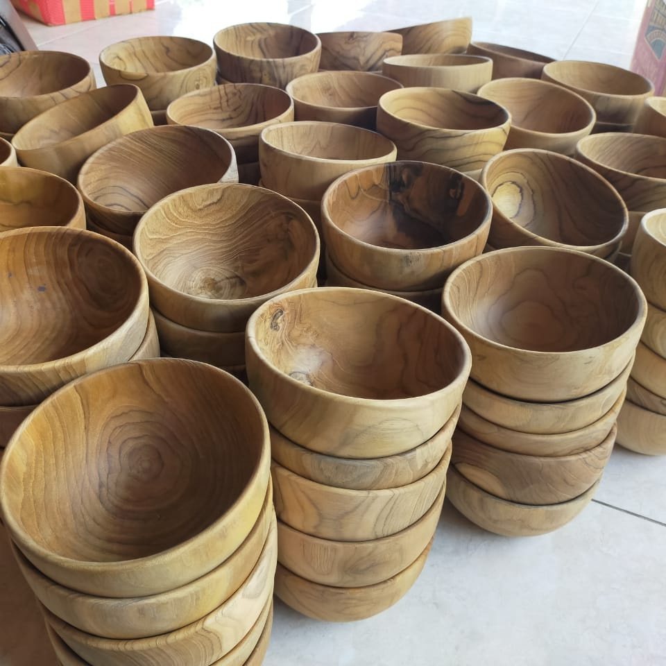 Handmade of Wooden Bowl original from Bali Indonesia these product are produced by family business here in Bali