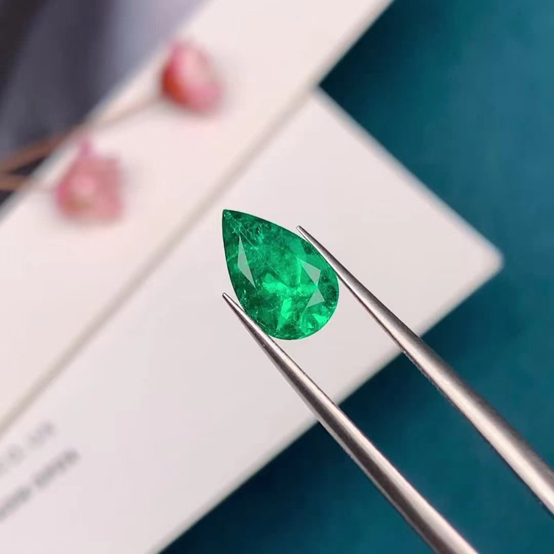 Natural Emerald oval / pear / emerald cut loose genuine gemstones in different quality Zambia / Columbia Emerald