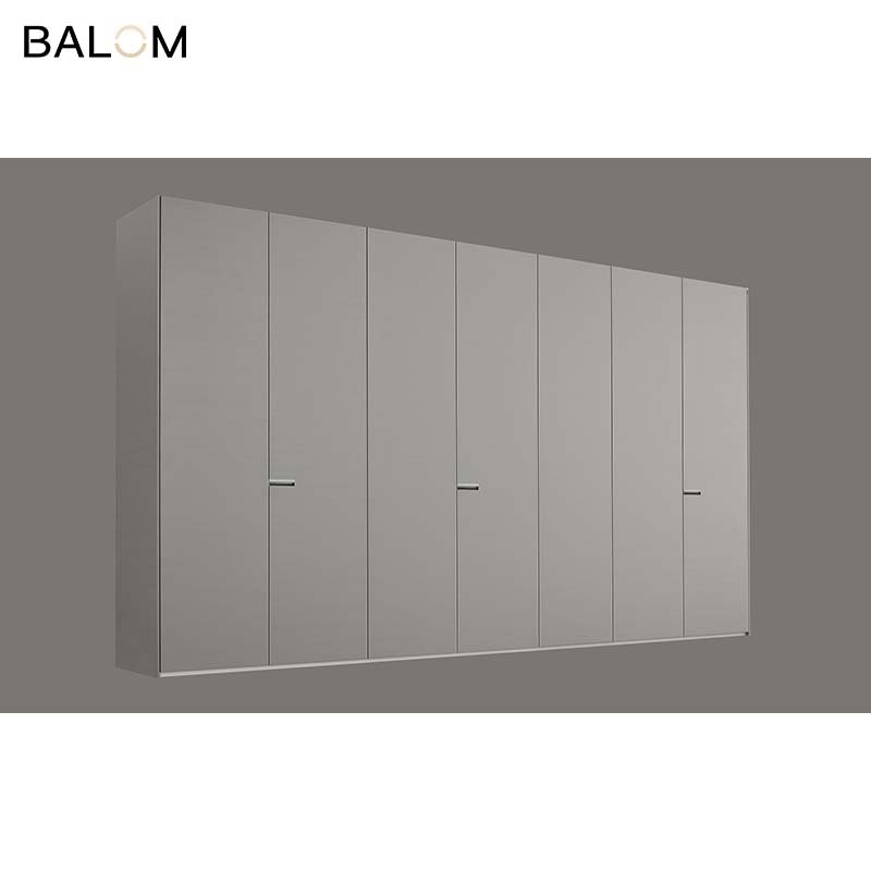 BALOM white free standing closet with lock