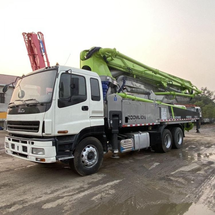 Used Chinese brand Zoomlion 47m concrete cement truck pump pumping on Isuzu truck chassis