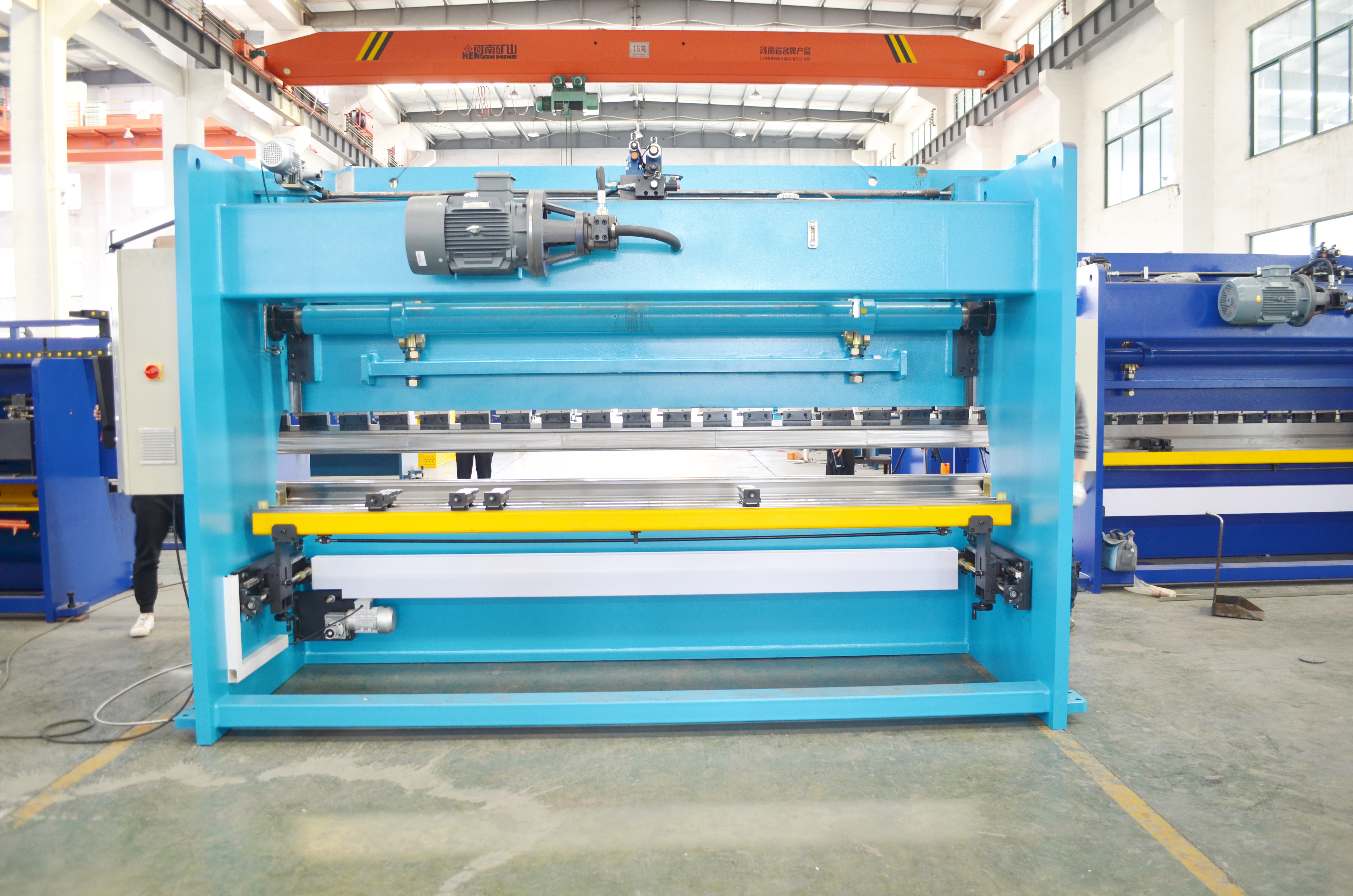 hydraulic press brake machine WC67Y 5mm thickness stainless steel sheet Thickness 2500MM length bending machine sheet metal