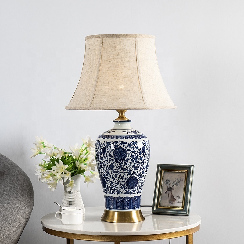 Chinese style antique decorative table lamp Modern romantic blue and white porcelain table lamp