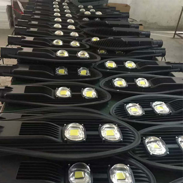 Factory Cheap Price Outdoor IP65 50W 100W 150W 200W Led Street Light High Lumen Die Cast Slim Led  Sword Street Light