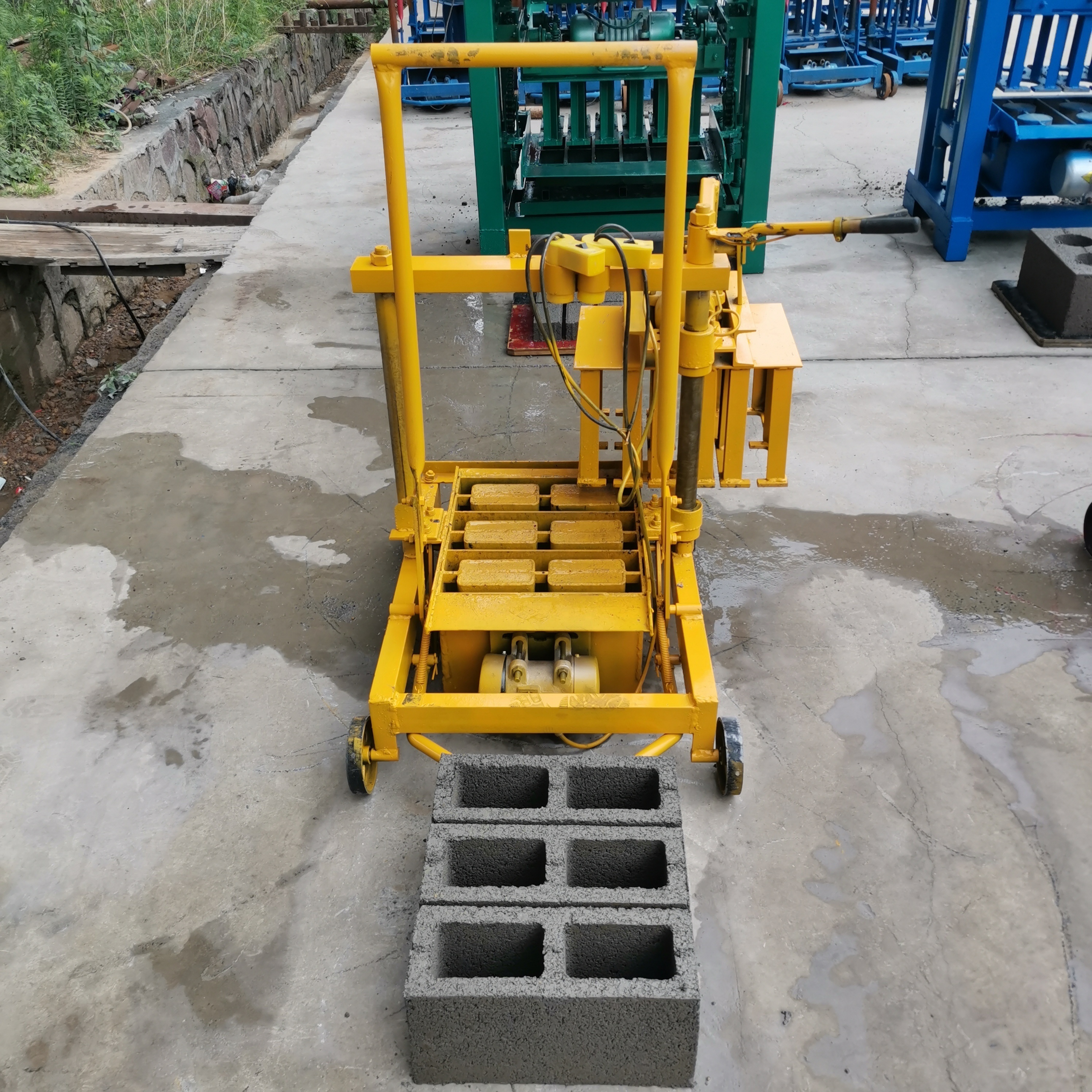 Cheap Small BR2-45 Manual Mobile Hollow Concrete Cement Block Brick Making Machine With Free Mold For Sale