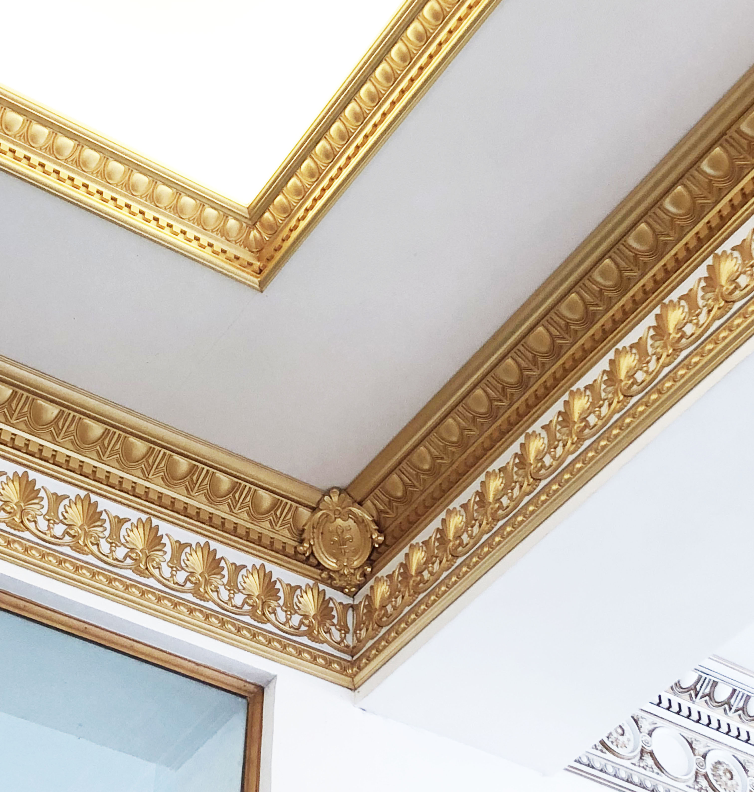 Banruo New Style Waterproof Decorative Craft Line Cornice Mirror Frame Plastic Injection Ceiling Molding