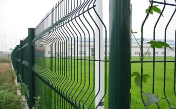 3D Outdoor Curved bending wire garden fence galvanized fence triangle welded mesh 3D fence