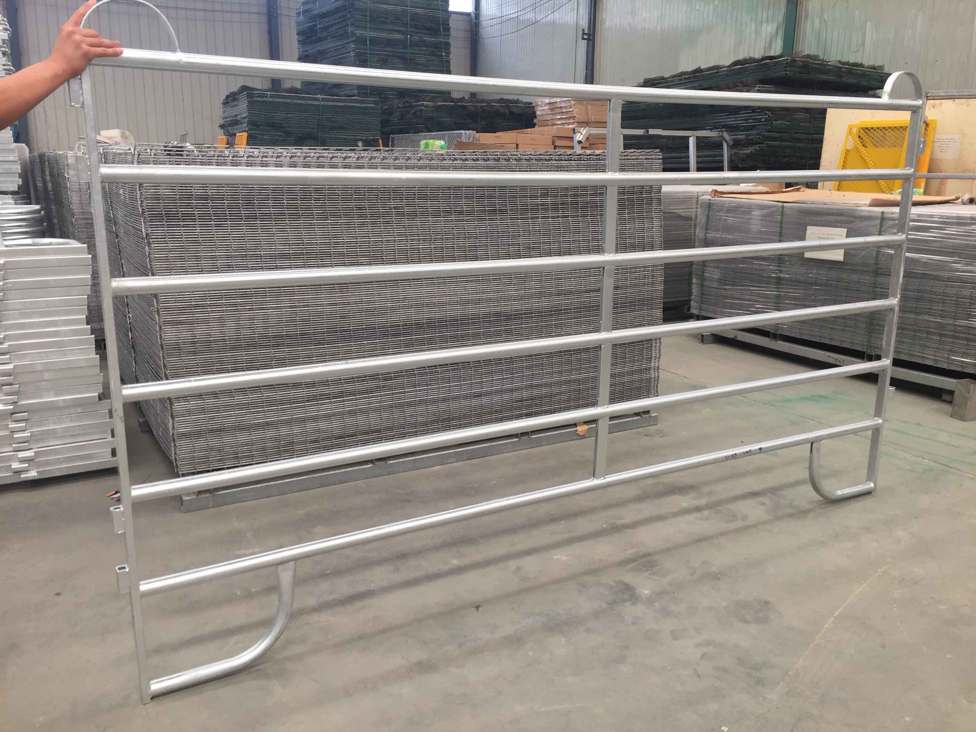 Heavy Duty Livestock Panel / Powder Coated Horse Corral Panels 2024 Hot Selling cattle  sheep yard panel