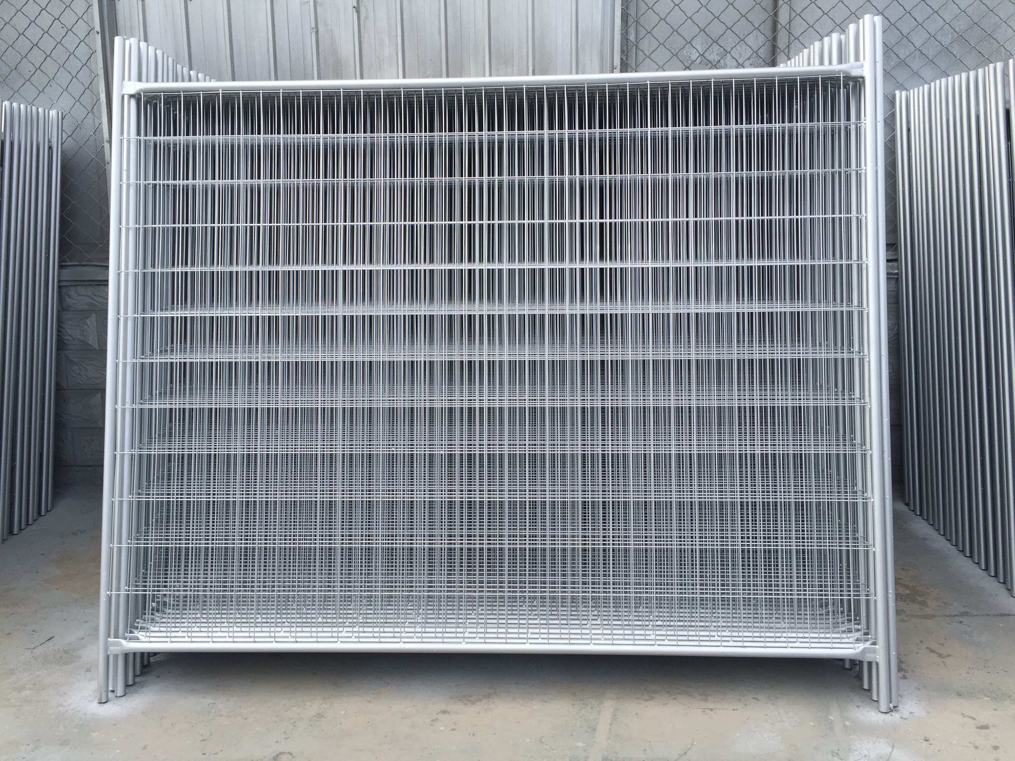 Movable galvanized Temporary Fence Road Construction Safety Fence Station Concert Crowd Isolation Fence