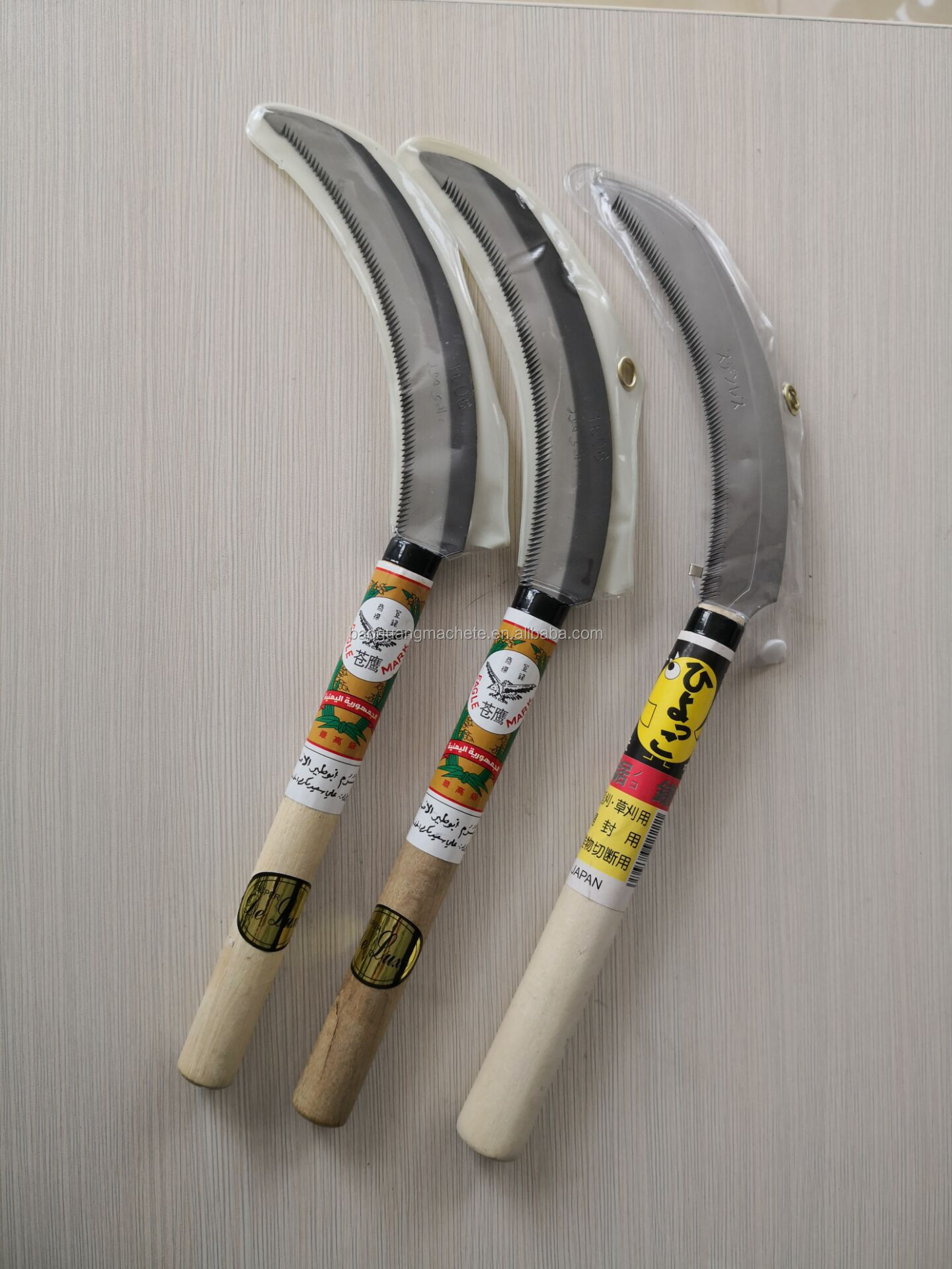 Agriculture Sharp Wood Handle Farming Sickles Grass Sickles with High Quality Sickle Blade