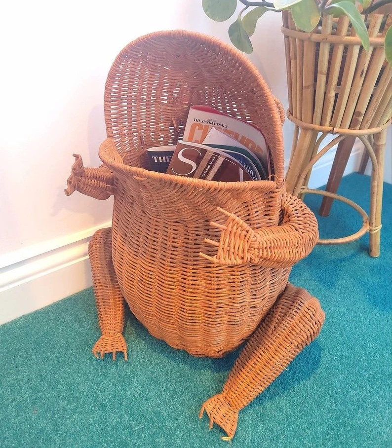 HOT! Unique Rattan Frog Shape Magazine Storage Basket Fruit Basket Shopping storage