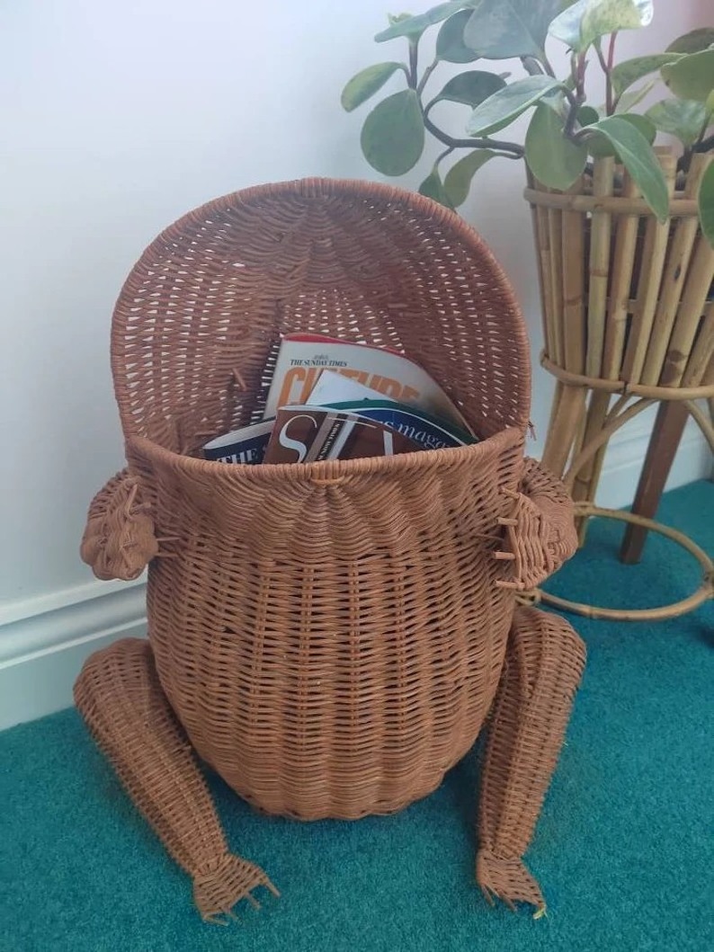 HOT! Unique Rattan Frog Shape Magazine Storage Basket Fruit Basket Shopping storage