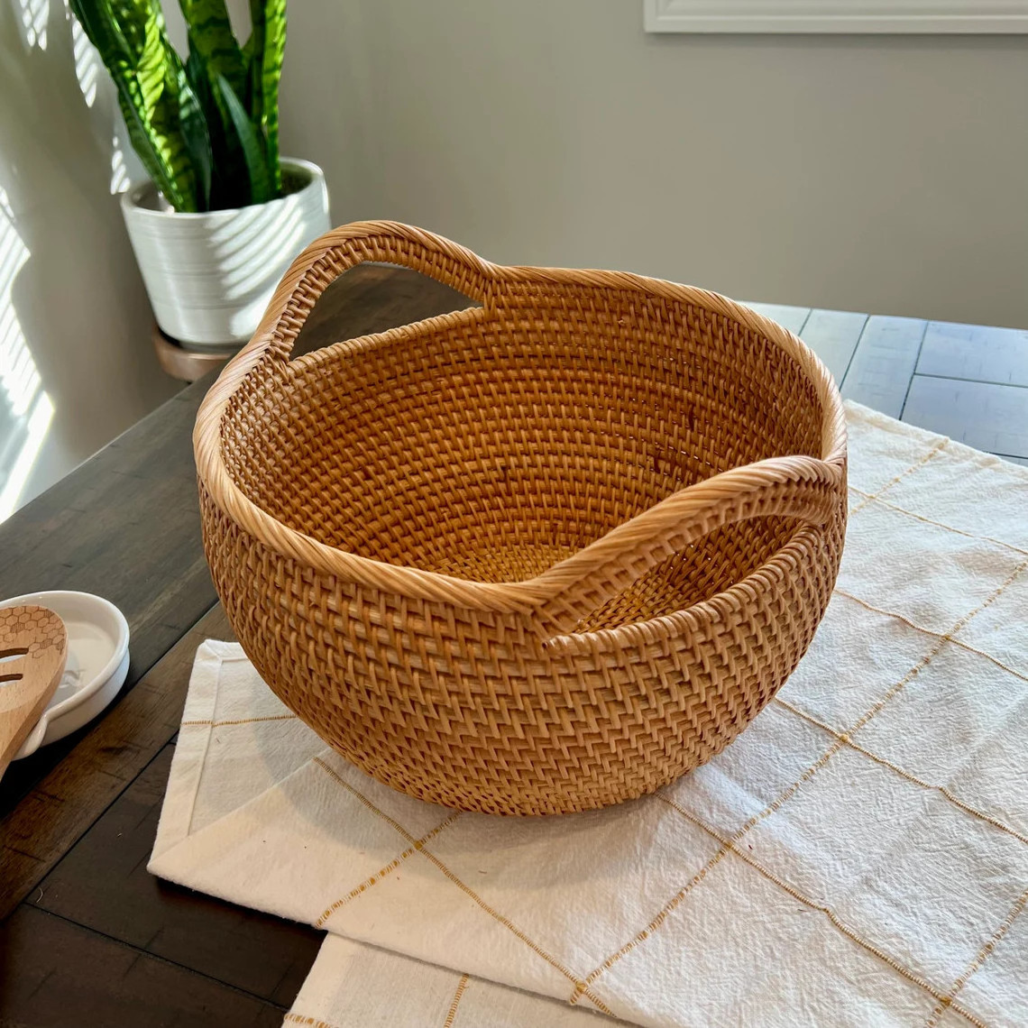 High Quality Rattan woven food storage basket with handle hammock, rattan fruit bowl handmade from Vietnam