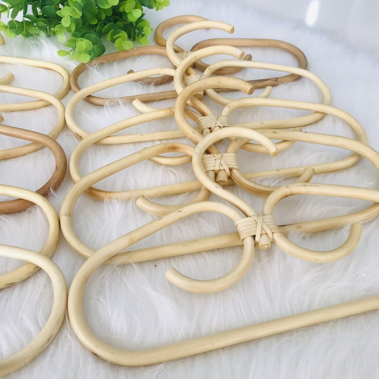 WHOLESALE Manufacture Organic Natural Rattan Hanger for Baby Cloth for Kids Room/Home Living Decor