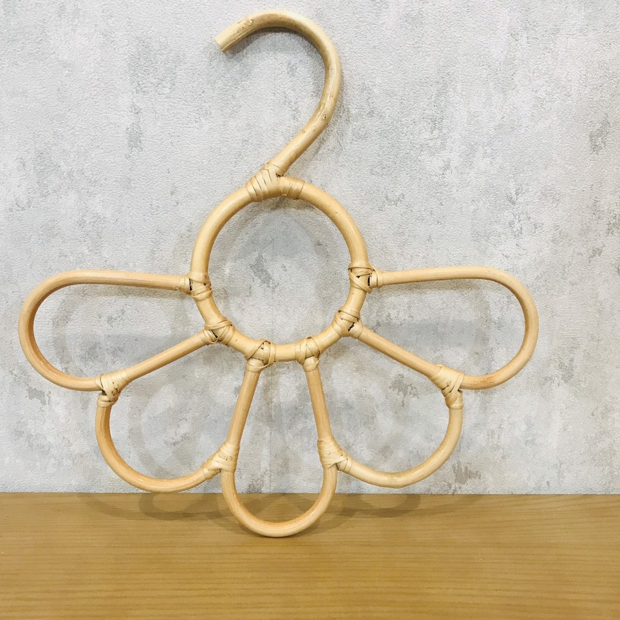 WHOLESALE Manufacture Organic Natural Rattan Hanger for Baby Cloth for Kids Room/Home Living Decor