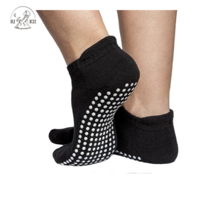 BQ-A 581 good price adult anti slip custom logo rubber coated sole grip  non slip dots socks antislip exercise sock