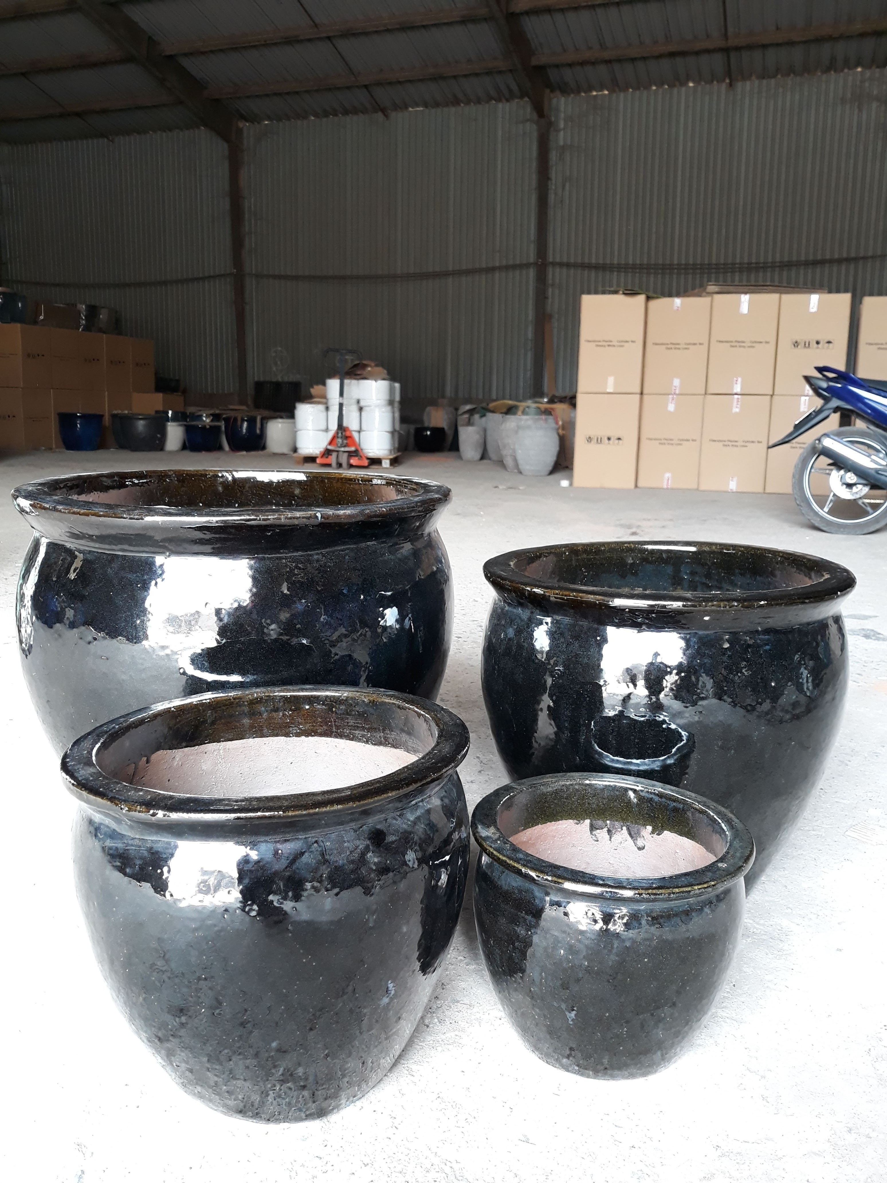 [Ruby Linh]- Wholesale bulk unique design garden decorative large modern style glazed outdoor ceramics flowerpot planter vase