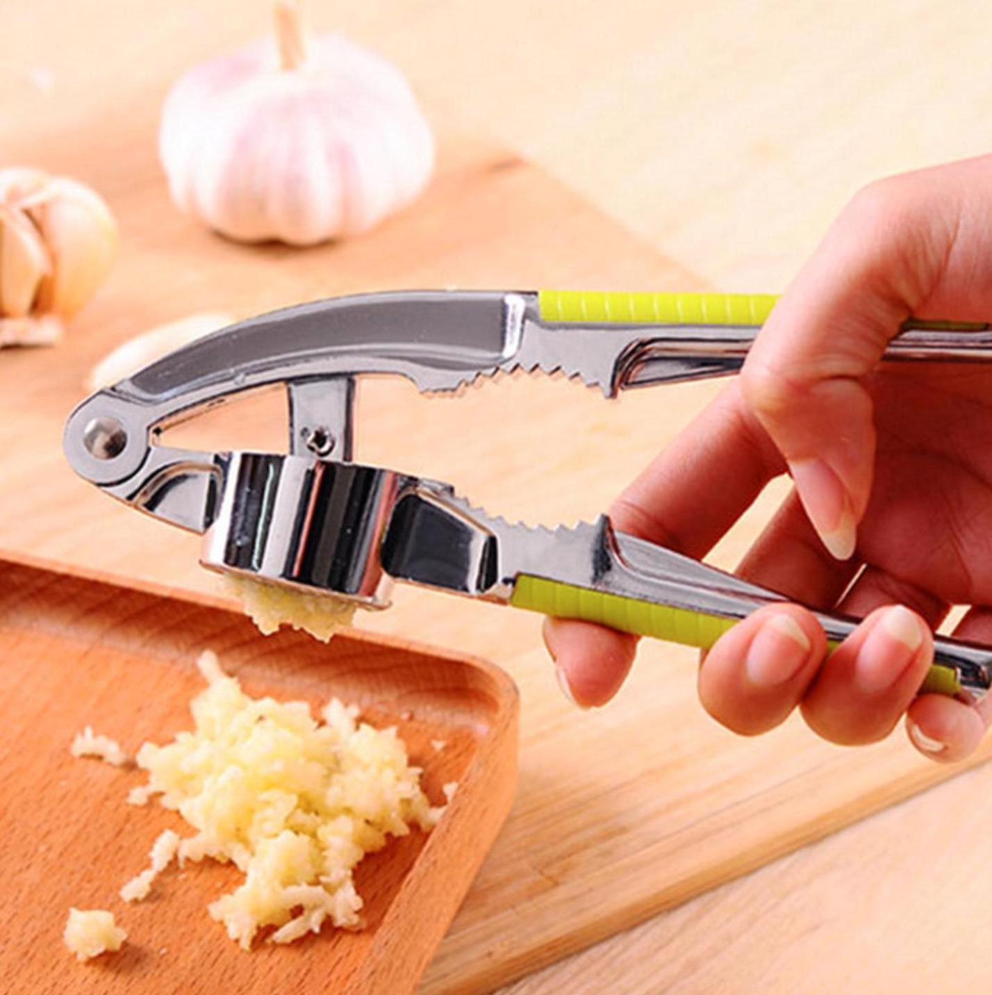 H973 Home Kitchen Cooking Tools Press Ingredient Chopper Ginger Crusher Manual Multi Color Walnut Open Garlic Grinder