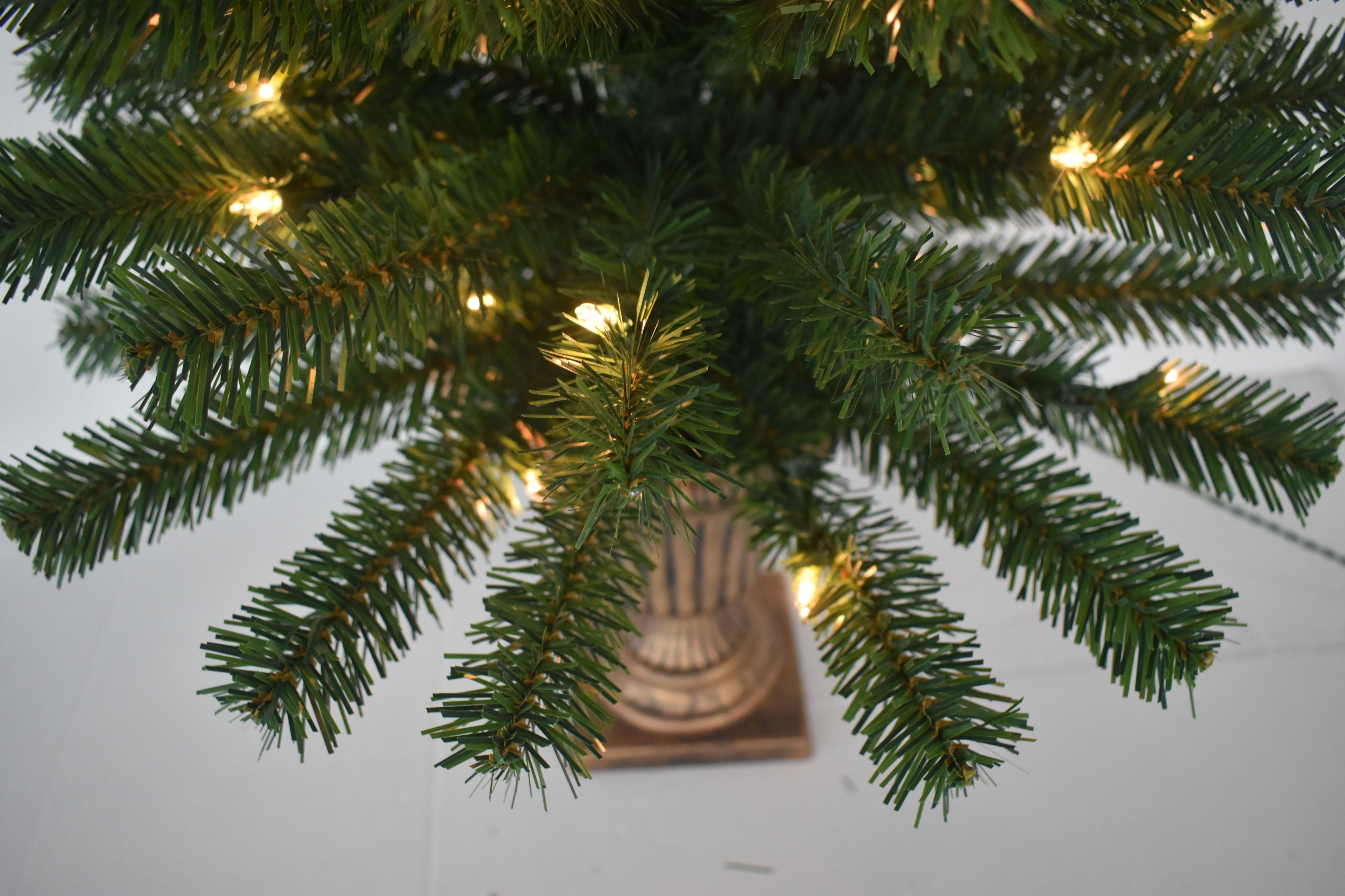 Entrance  Pot Tree , Pre-Lit Christmas Tree