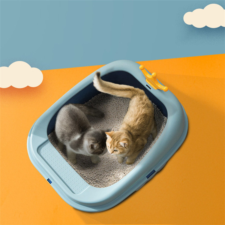 Hot Selling Luxury Semi-Enclosed Big Space Splash Proof Deodorant Detachable Pet Cat Litter Box Toilet Sandbox For Kittens Cats