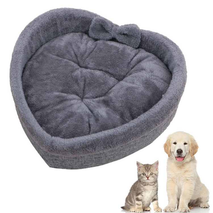 Ultra Soft Short Plush Heart Shaped Comfortable Self Warming Autumn Winter Sleeping Pet Bed