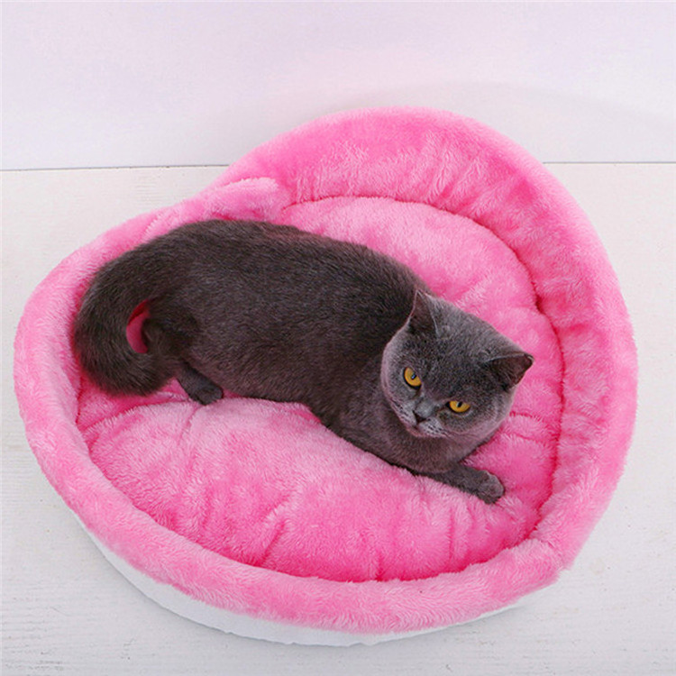 Ultra Soft Short Plush Heart Shaped Comfortable Self Warming Autumn Winter Sleeping Pet Bed