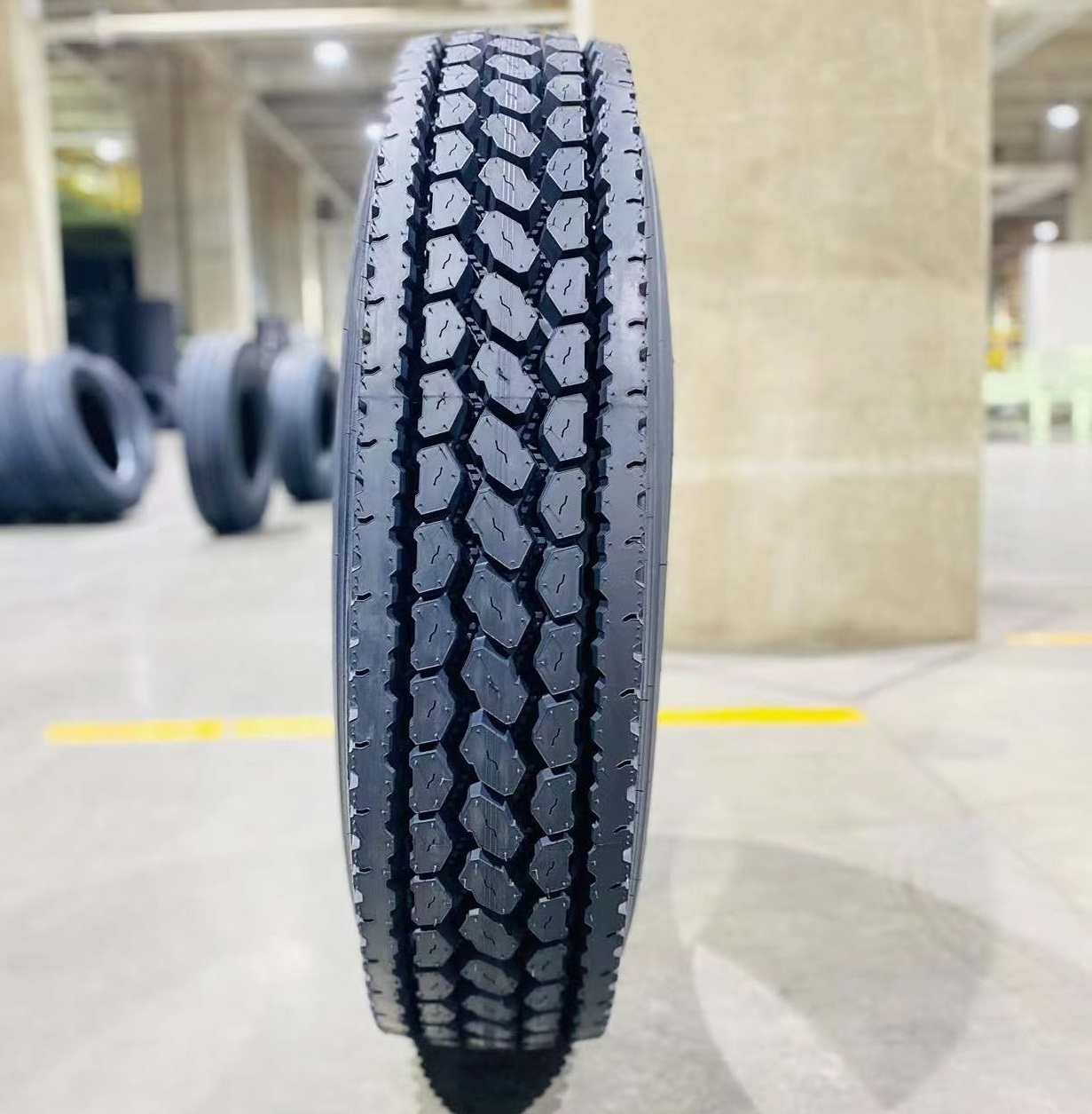 low profile 22.5 wholesale Semi truck tires 295/75/22.5 295/75R22.5 11R24.5 11R22.5 truck tires for sale