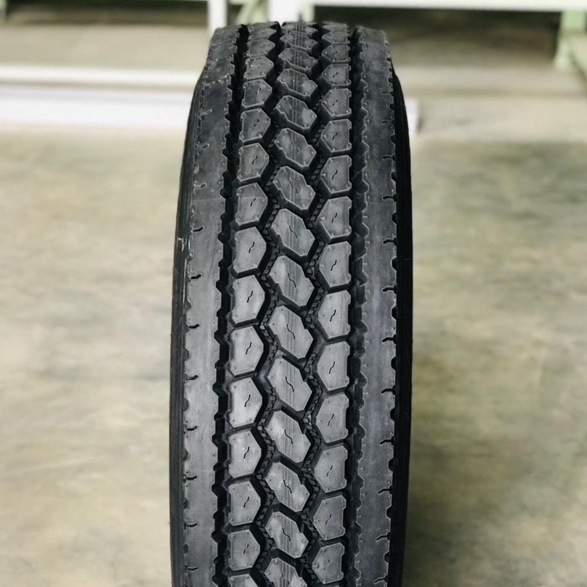 America Los Angeles Warehouse Radial Truck Tire 11r22 5 295/75r22 5 Semi Truck Trailer Tire Low Pro 295 75 22 5 11r22 5 tire