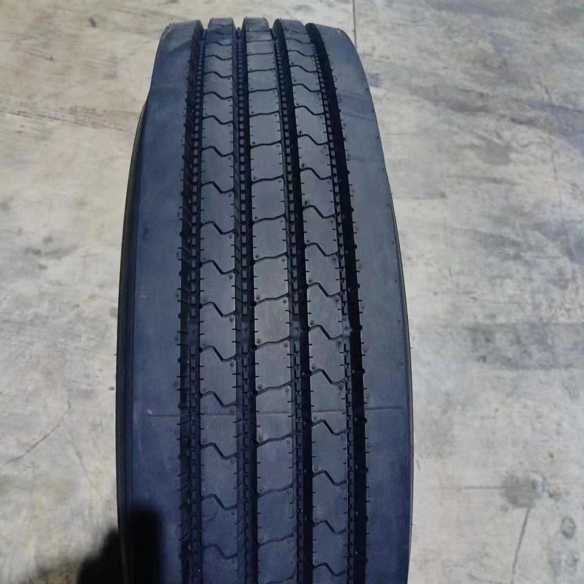 America Los Angeles Warehouse Radial Truck Tire 11r22 5 295/75r22 5 Semi Truck Trailer Tire Low Pro 295 75 22 5 11r22 5 tire