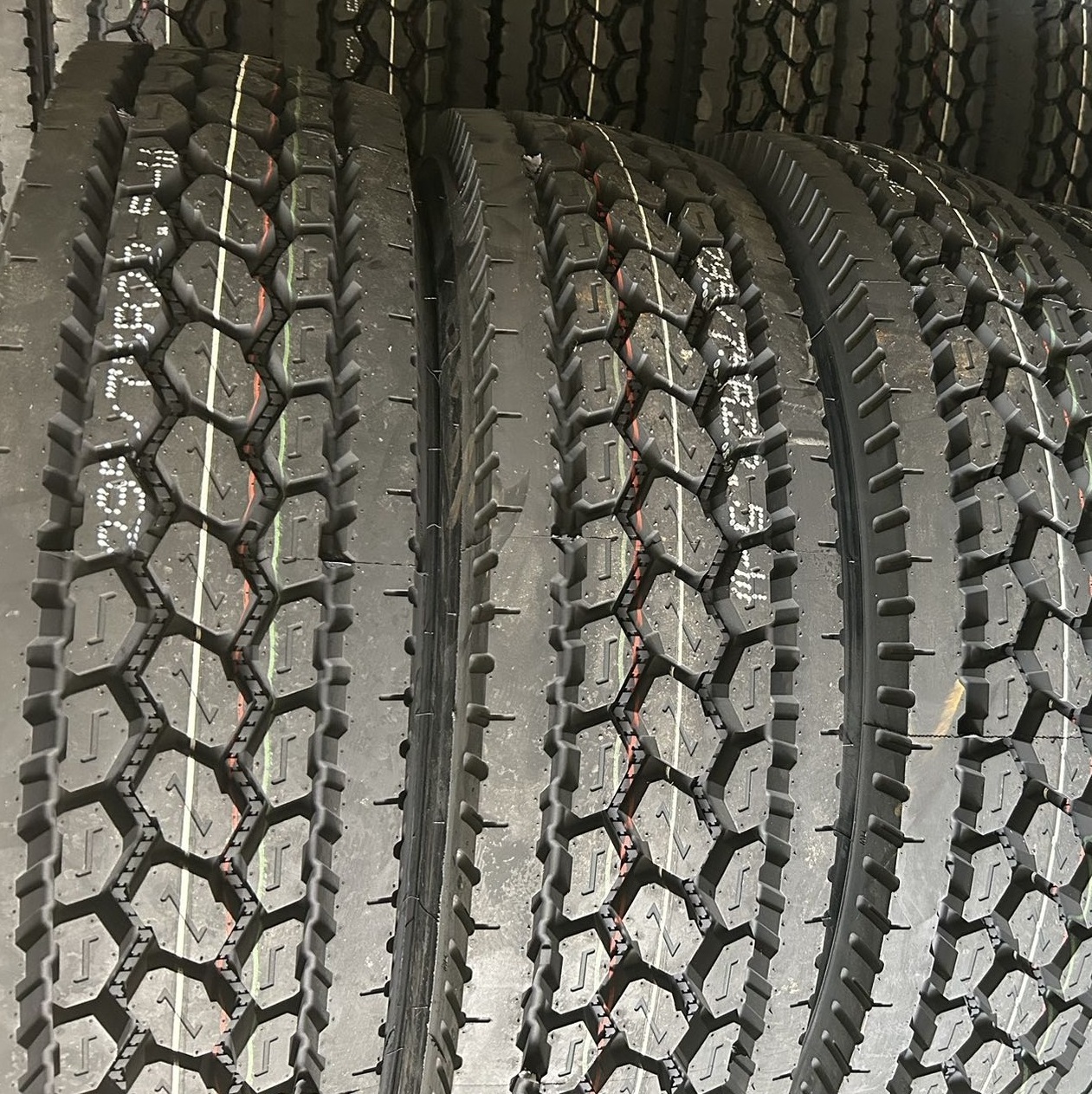 wholesale Boto brand truck tire 11r22.5 truck tire 295 75r22.5 commercial truck tires 11r22.5 16 ply new price