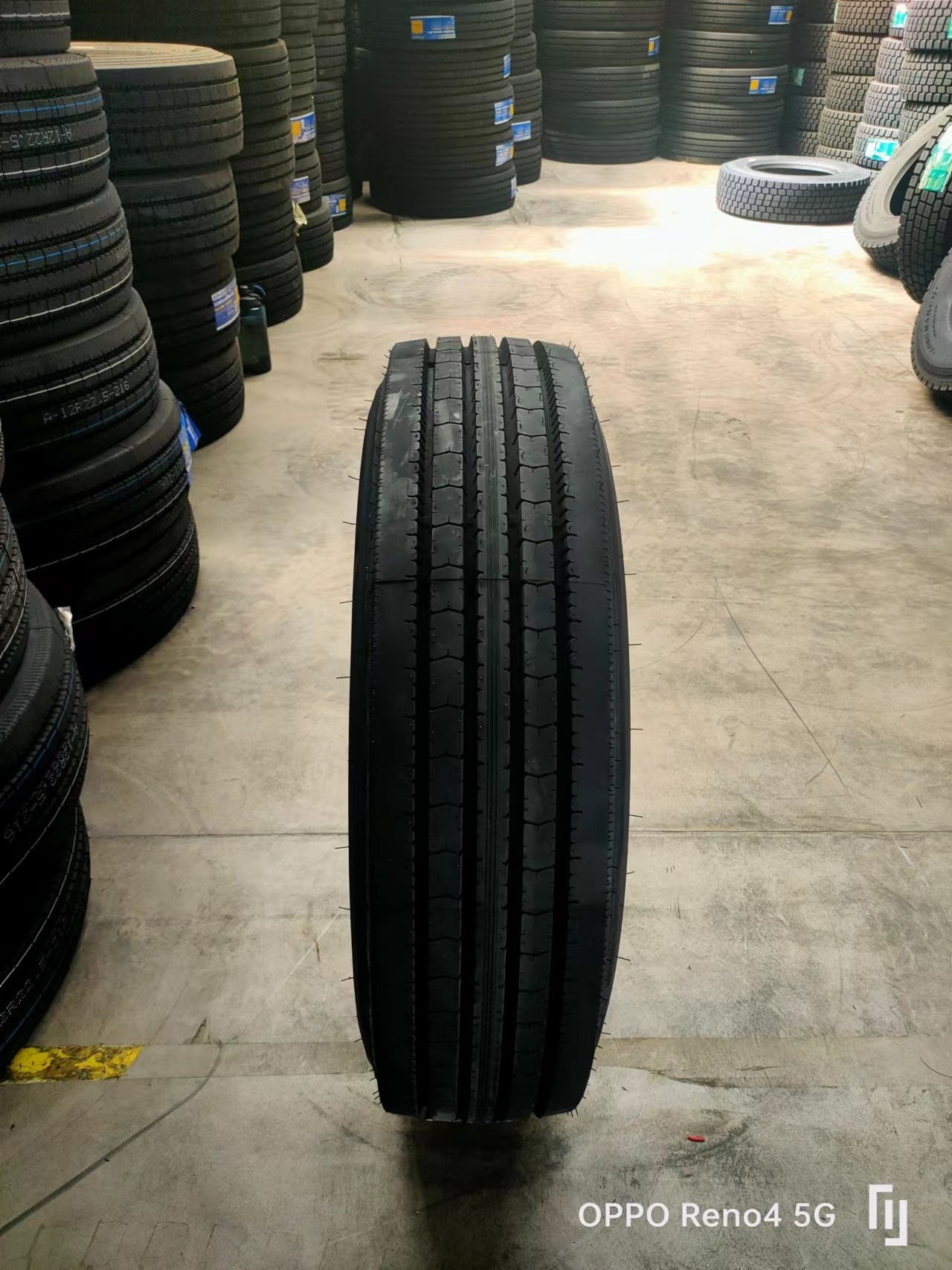 18 wheeler semi truck tires 11r 22.5 11r24.5 285/75r24.5 295/75/22.5 295/75r22.5 295 75 22.5