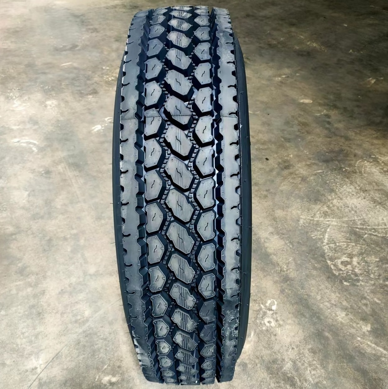 Chinese Greforce brand Commercial use 11R22.5, 295/75R22.5 11R24.5 truck tire manufacturer in China