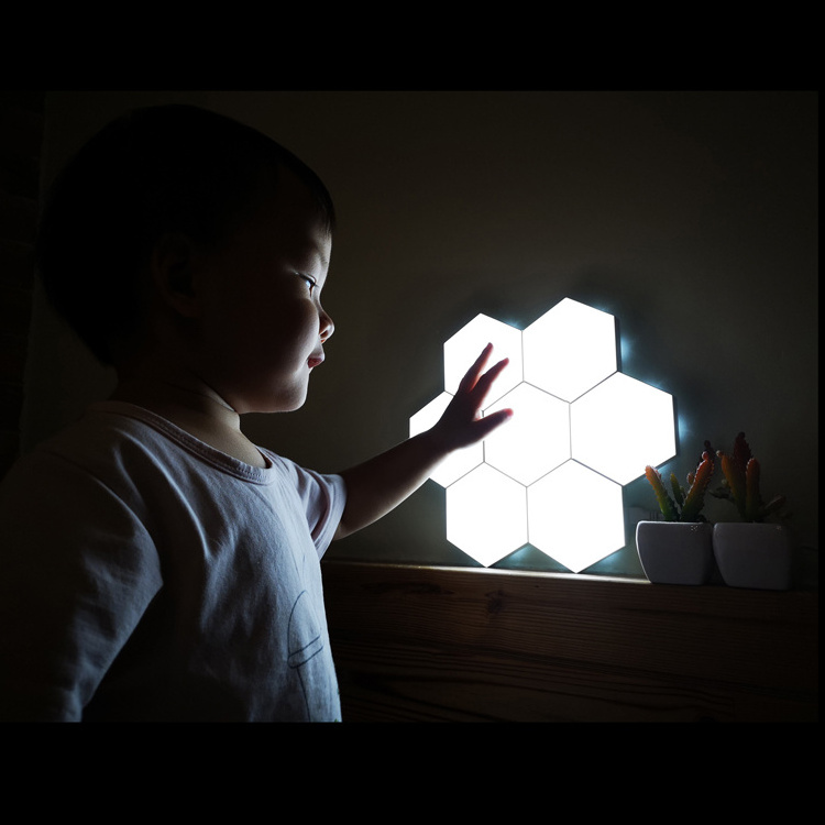 2020 new arrivals RGB Touch Sensitive Night Lamp Modular Quantum Honeycomb Wall Light Hexagon Modular Touch lights with Remote