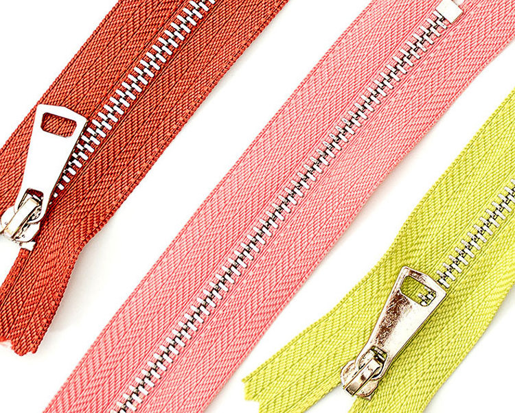 Custom Width High Quality Hoodie Brass Zipper Jeans Metal Zippers for Dress Zip Double Metal Sewing 10 Cm Zippers Metal Rolled