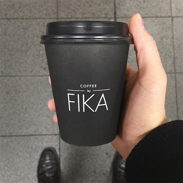 Custom logo 8oz 14oz biodegradable black double layer paper cups takeaway plastic juice coffee packaging cup with lid sleeve