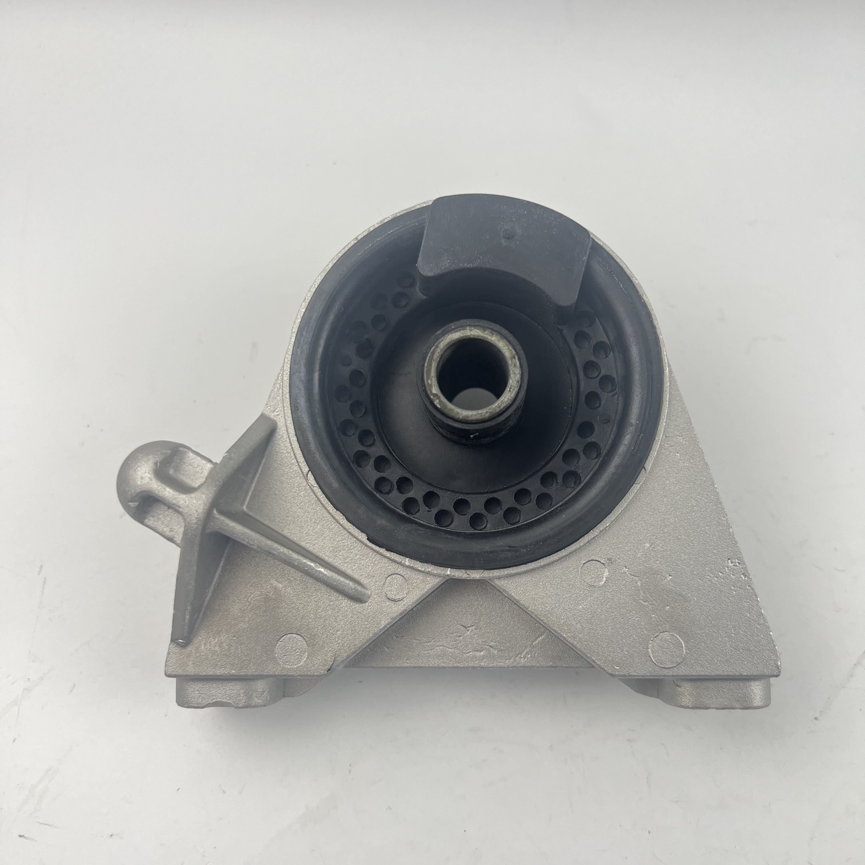 90538576 684693 Auto Parts Right Engine Mounting Motor Mounts 90538576 684693 For Opel Daewoo