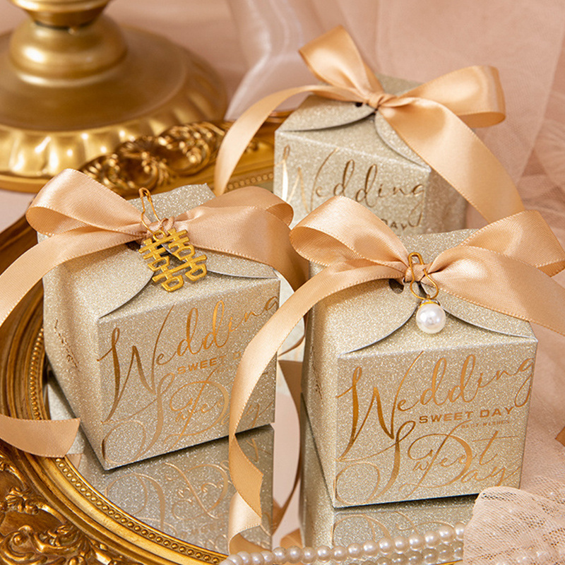 Custom Logo square shape chocolate candy box With Ribbon  wedding favors for guests gold wedding candy box