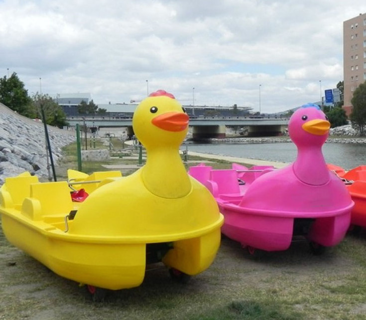 Yellow duck pedal boat for 3-4 person family leisure duck pedalo boat