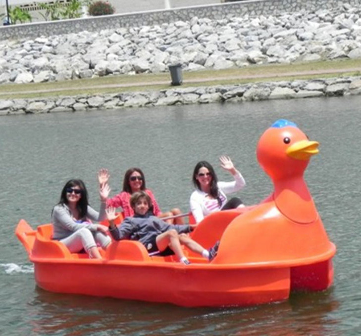 Yellow duck pedal boat for 3-4 person family leisure duck pedalo boat