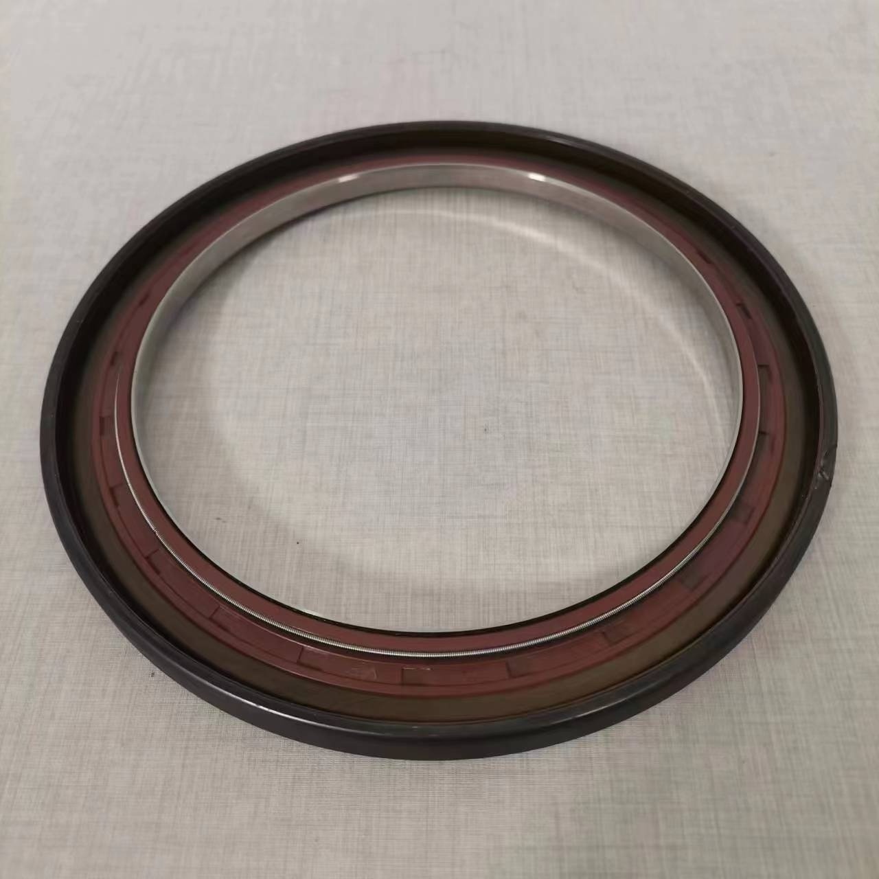 81965030333 Size 132*172*12.5/14.5 Suitable for Mercedes-Benz truck wheel hub oil seal