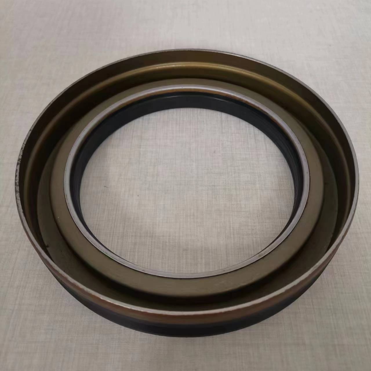 Steering knuckle shaft oil seal 20466812 53*79*13 mm for Volvo