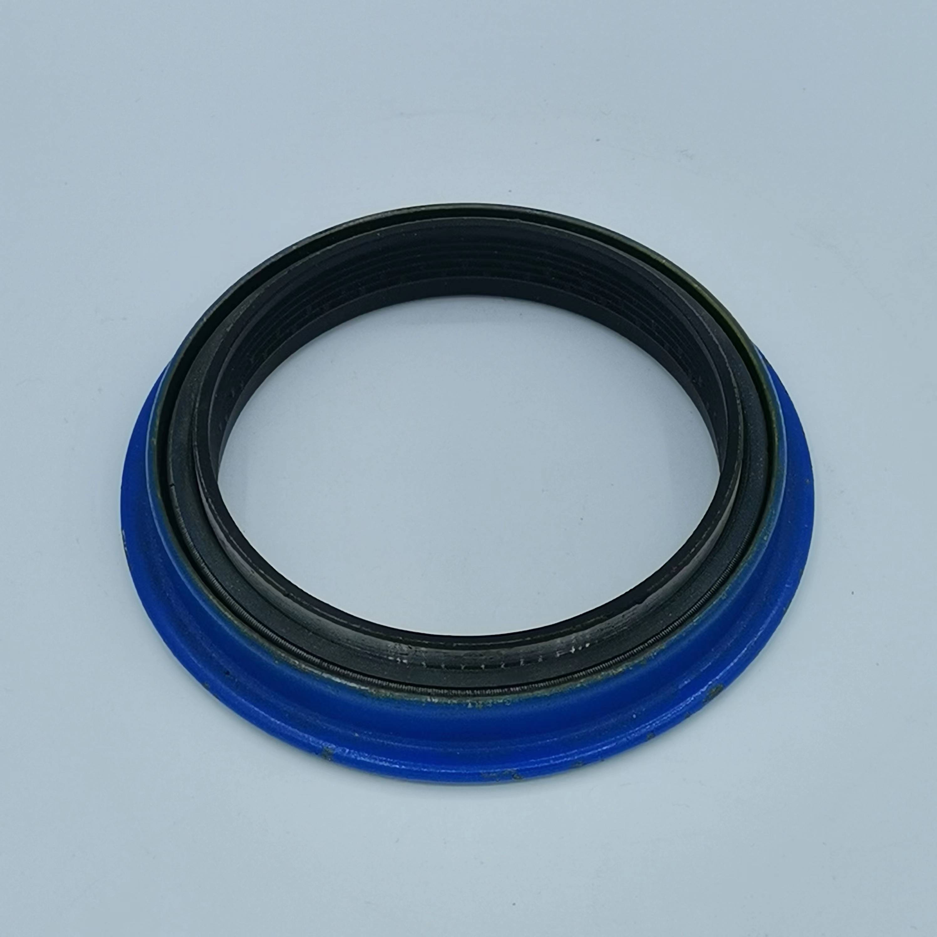 Combined heavy truck differential oil seal 429-0005 supplied by the manufacturer