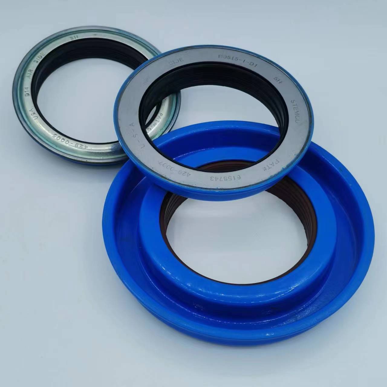 Combined heavy truck differential oil seal 429-0005 supplied by the manufacturer