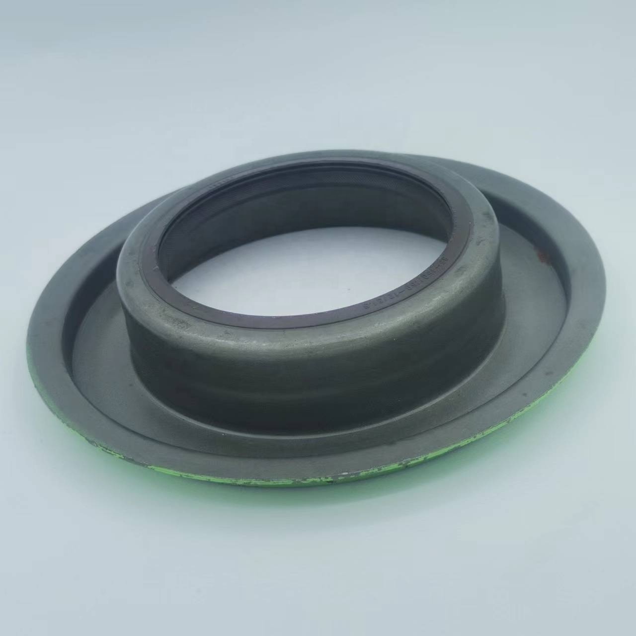 Oil seal for rear axle differential shaft 05562890259 06562890266 81965020809 81965026065  85*150/169*12/31.5 mm for mann