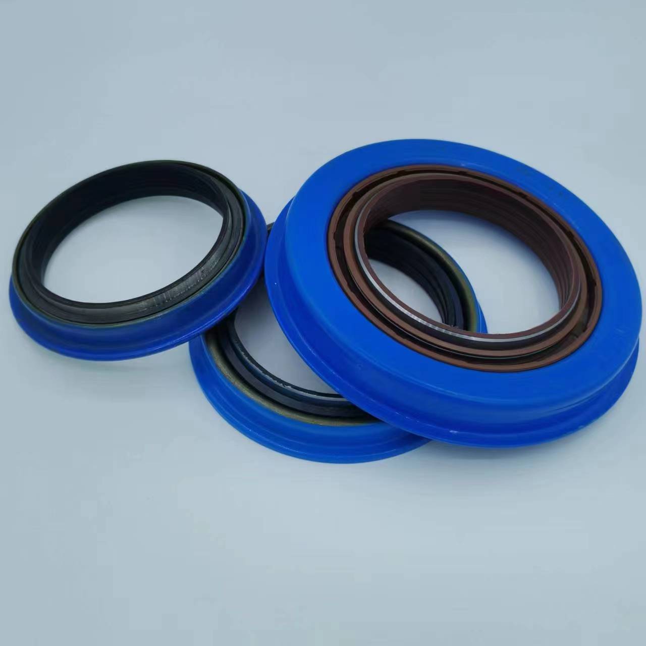 Combined heavy truck differential oil seal 429-0005 supplied by the manufacturer