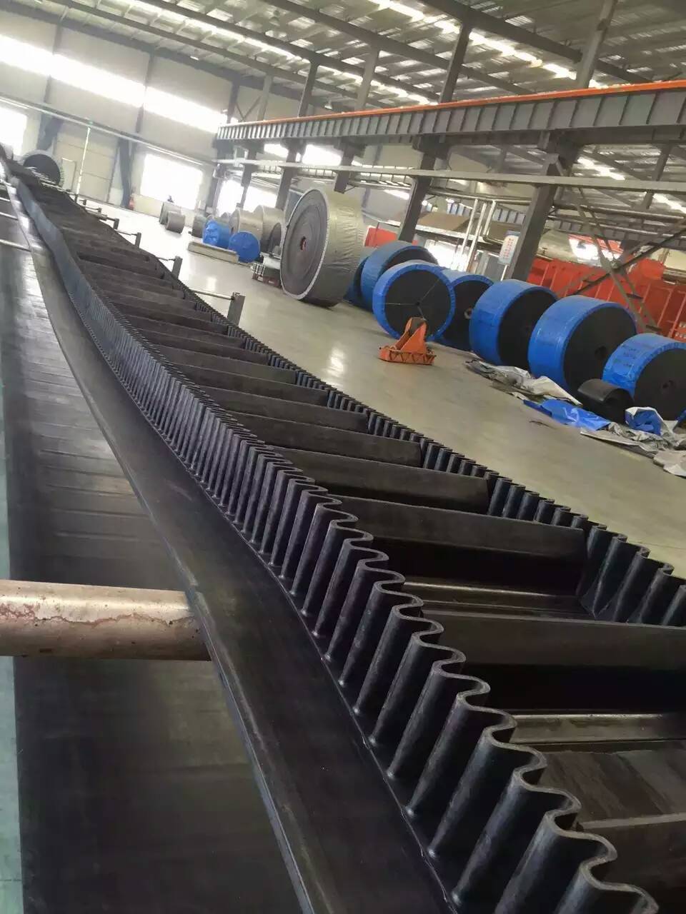 Side wall conveyor belt EP200 fabric large angle rubber corrugated sidewall conveyor belt