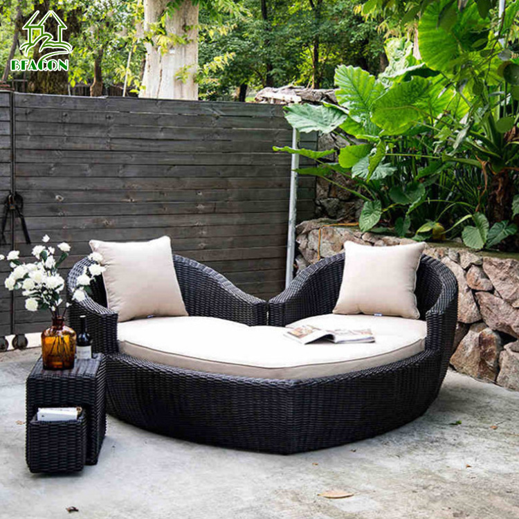 High quality cheap hotel outdoor rattan garden heart shaped loveseat day bed couch