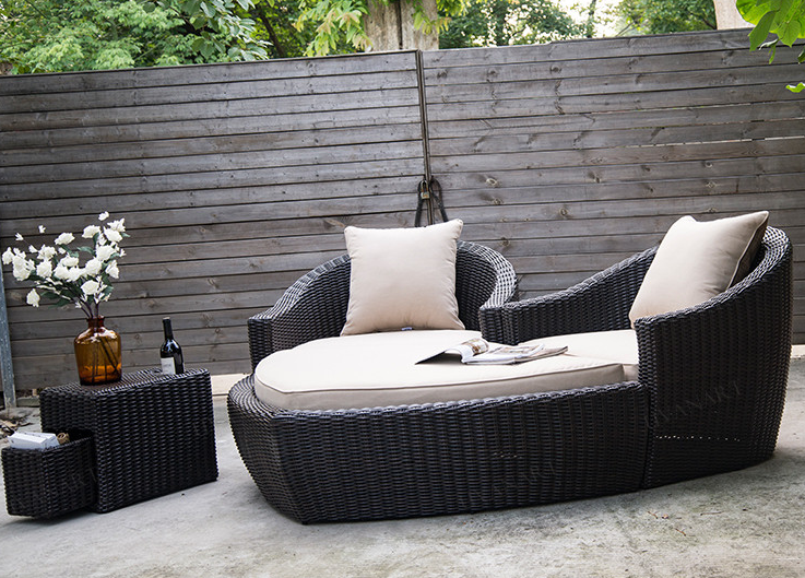 High quality cheap hotel outdoor rattan garden heart shaped loveseat day bed couch