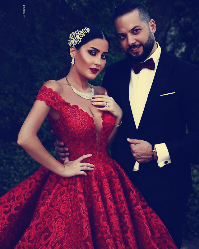 Hot Selling Red Off the Shoulder Wedding Dress Dubai Lace Prom Bridal Dress Sexy  Design Ball Gowns Brand  V Neck Wedding Gown