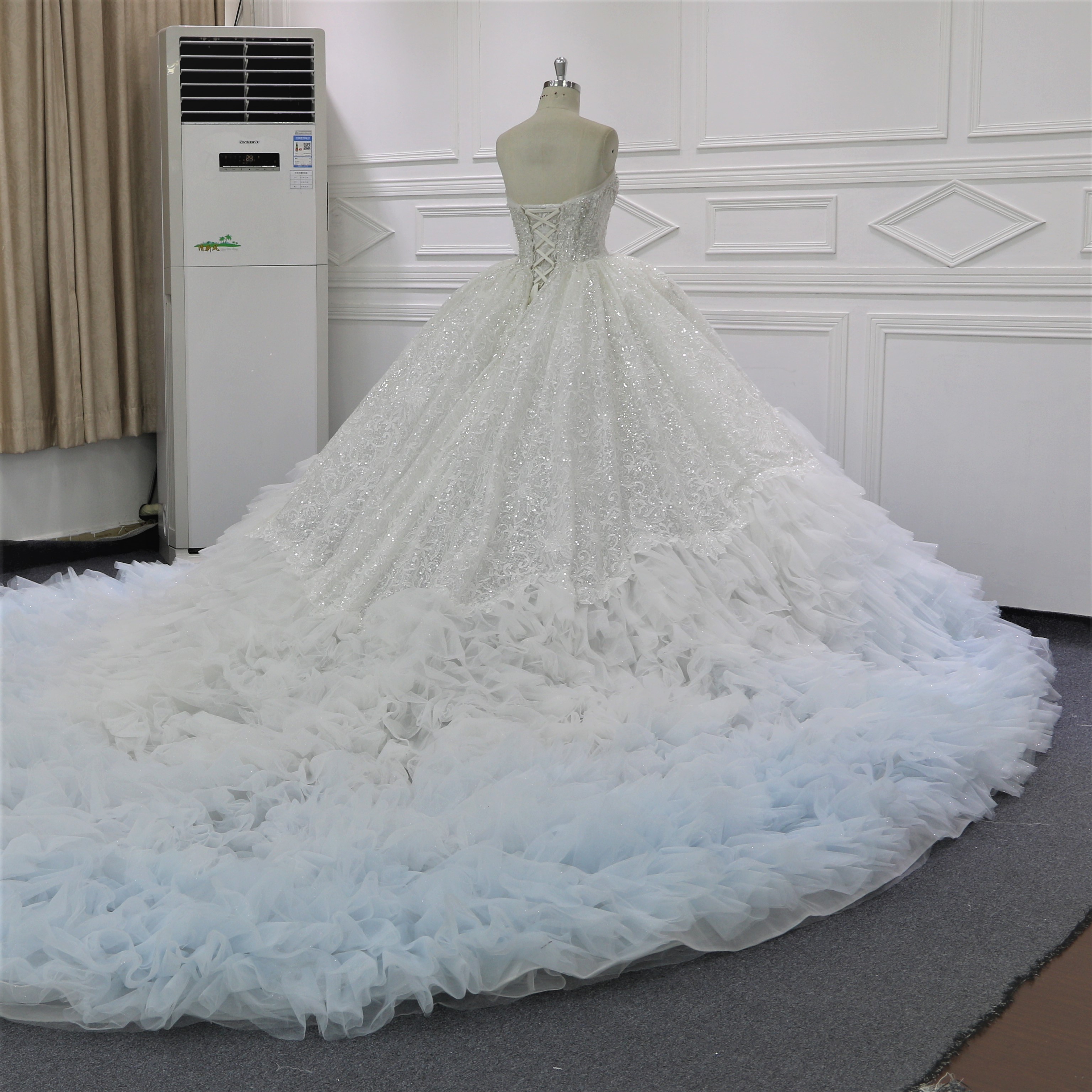 High Quality Sky Blue Shades Ball gown Princess wedding dresses  Glittery Lace sweetheart neckline MK314 backless